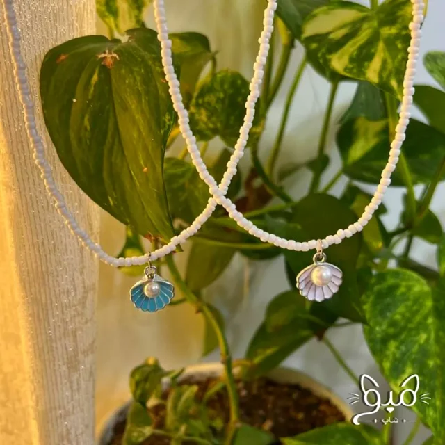 تصویر گردنبند منجوقی صدف سفید و آبی